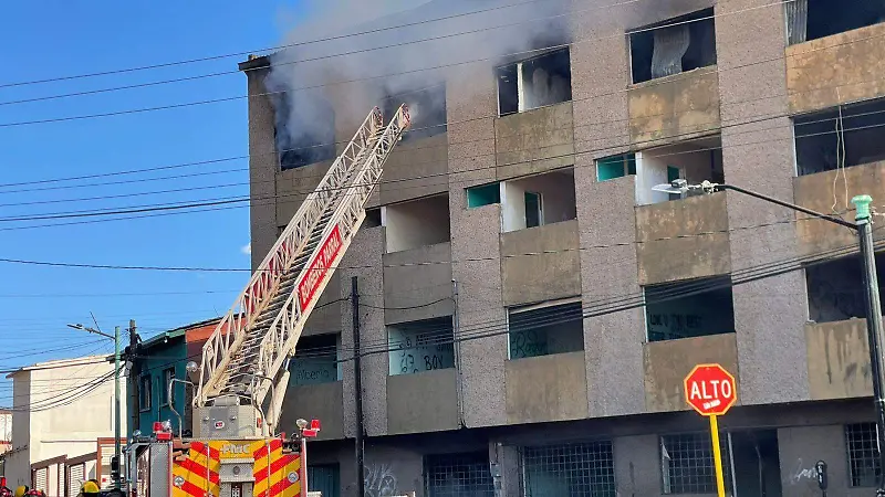 Incendio de antiguas oficinas del IMSS en Parral